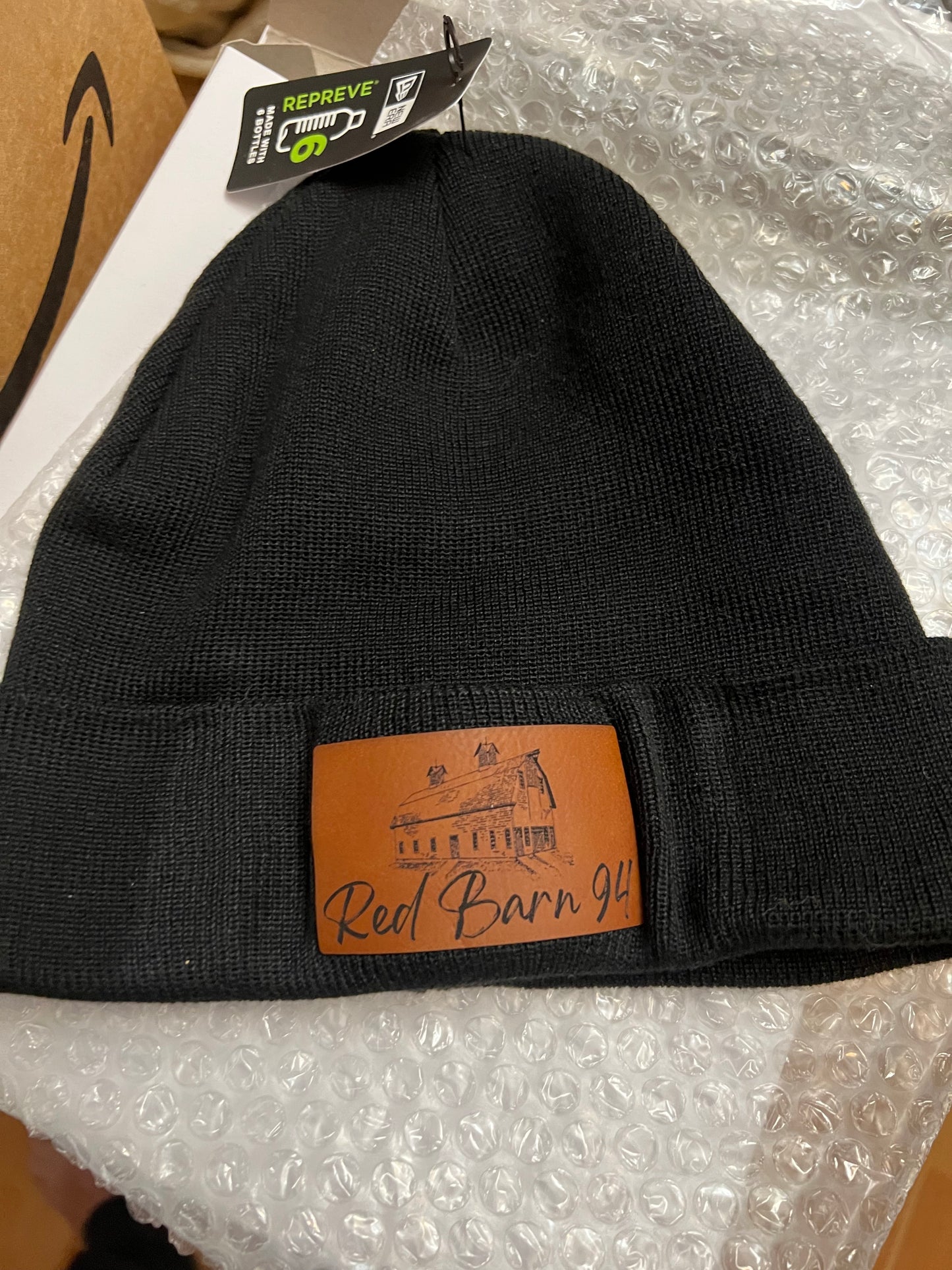 Men's stocking hat with engraved leather patch